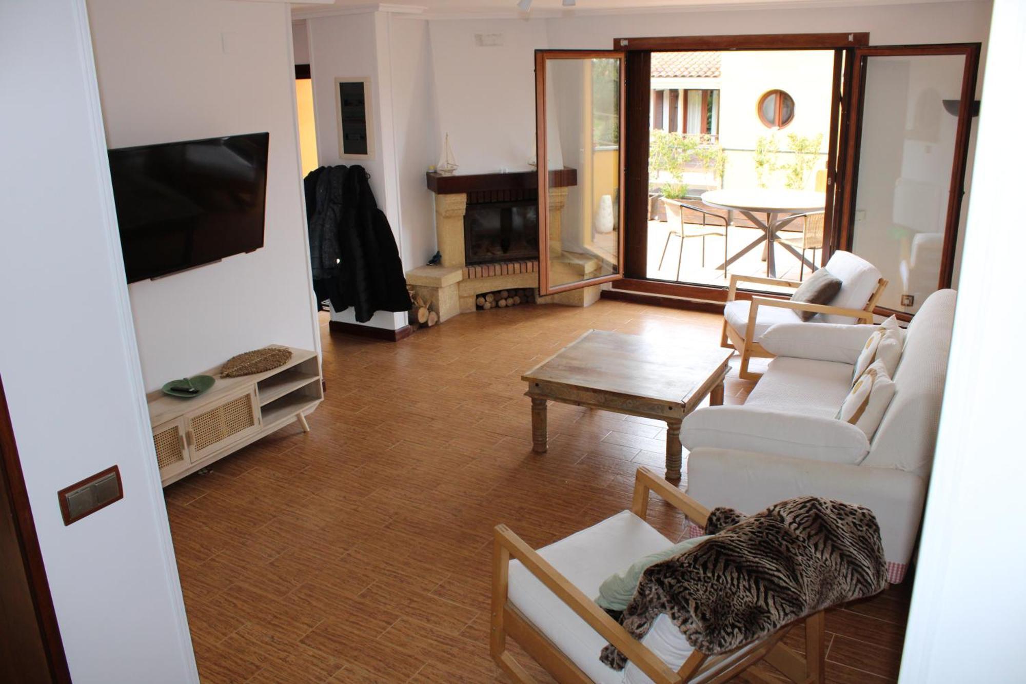 Chalet En Комильяс Экстерьер фото